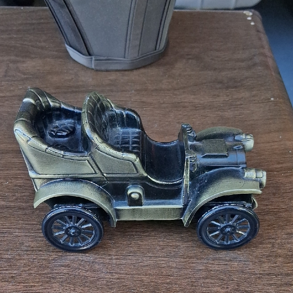 Vintage Banthrico Classic Black and Gold  1974 Bank